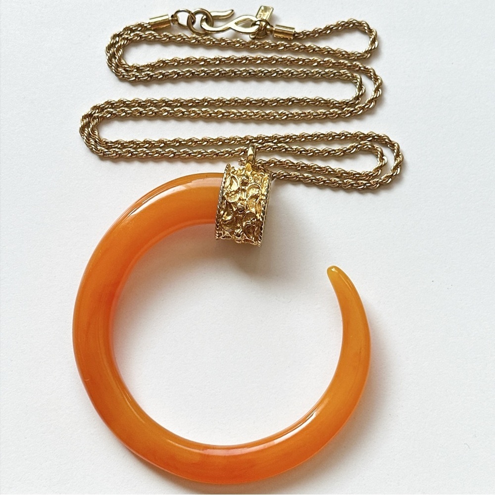 💸SOLD💸RARE Vintage Kenneth Jay Lane Orange Horn on Gold Tone Statement Necklac - Picture 1 of 6